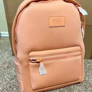 Medium Dakota backpack in Pomelo